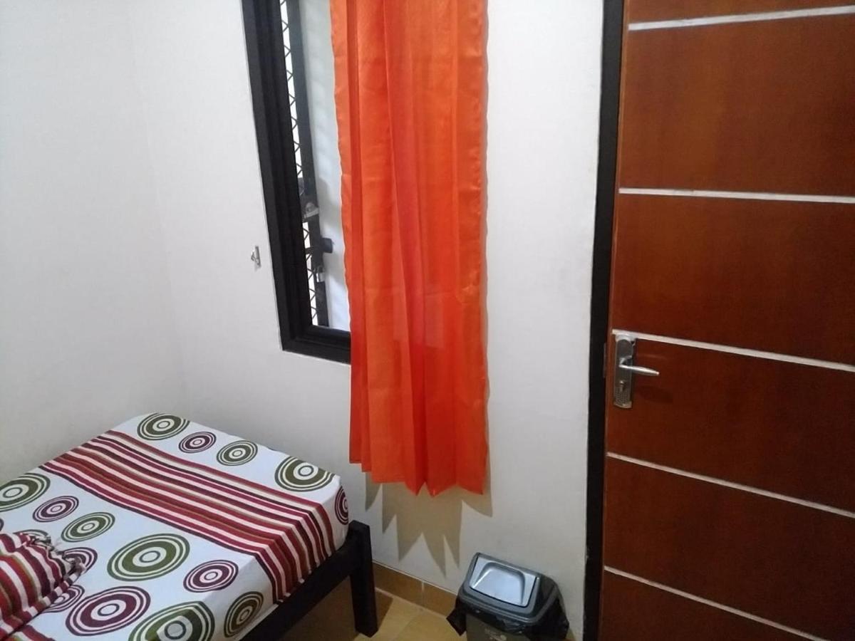 Wisma tamu Danyshom Cikarang
