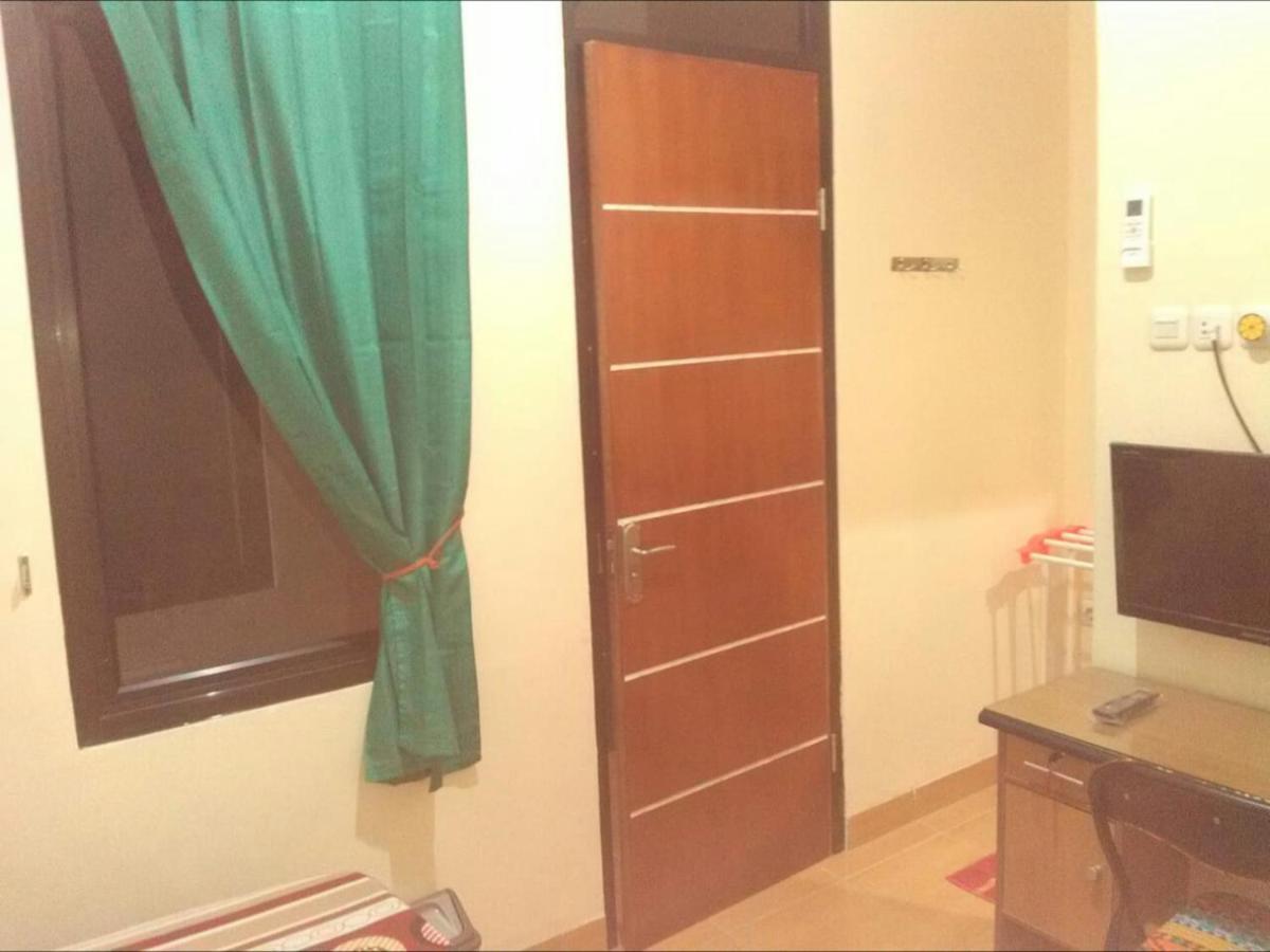 Wisma tamu Danyshom Cikarang